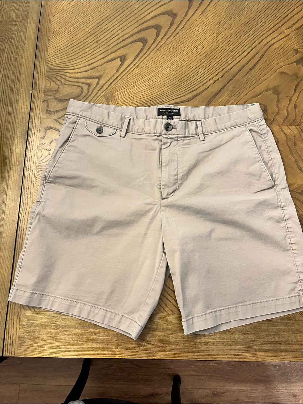 Banana Republic Men’s Khaki Cotton Chino Shorts - Grey Beige